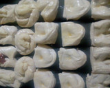 Foto del paso 4 de la receta: Facturas con dulce de membrillo, pastelera y dulce de leche