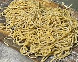 รูปขั้นตอนการทำที่ 1 ของ บะหมี่ผักชิ้นสด (หมูสับกุ้งสับปั้นก้อน)