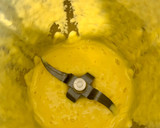 Foto del paso 1 de la receta: Smoothie amarillo de plátano, mango y piña