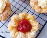 Foto langkah ke 5 dari resep Puff Pastry Flower With Strawberry & Cheese.