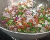 A picture of step 2 of Fried sooji idli.