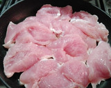 Foto del paso 1 de la receta: Pavo cremoso al vino blanco