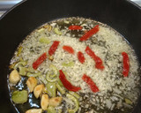 Foto del paso 1 de la receta: Arroz con setas y calamar