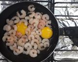 Foto del paso 1 de la receta: Huevo Revuelto con Colitas de Camarón