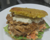 Foto del paso 15 de la receta: Arepa🥯de mazorca🌽rellena de pollo🍗, ensalada y salsa🍎tártara liviana🧆🥙🫓