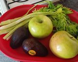 Foto del paso 1 de la receta: Ensalada de manzana verde +apio+palta