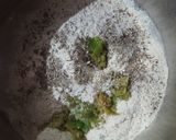 A picture of step 2 of Water chestnut potato fritters.
