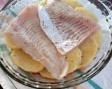 Foto del paso 4 de la receta: Merluza, papas y cebolla al pimentón.🇮🇹Nasello, patate, e cipolla