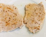 Foto del paso 2 de la receta: Pincho de lomo con Foie y salsa de pasas y cebolla al Oporto