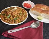 मटण खिमा मटार (पाव) (Mutton Keema Matar Pav Recipe In Marathi) रेसिपी स्टेप 5 फोटो