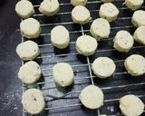Foto langkah ke 6 dari resep Black Cumin/Habatussauda Milk Biscuits Eggless, Creamy.