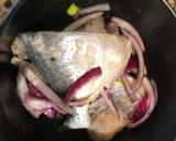 A picture of step 1 of Dill Fish Soup with Pomfret.