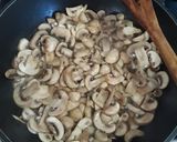 Foto del paso 6 de la receta: Filetillos de pollo con crema de champiñones y Quinoa