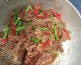 Foto langkah ke 3 dari resep Tumis daging sapi.