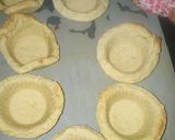 A picture of step 2 of Fruits tart.
