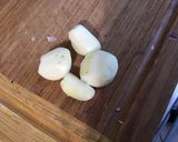Une image de l'étape 1 de Poulet épicé à l indienne aux cacahuètes, gingembre et coriandre.