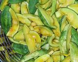 A picture of step 2 of Parwal do Pyaza.