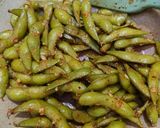 Foto langkah ke 3 dari resep Garlic Spicy Edamame.
