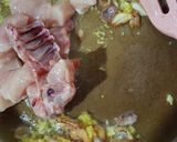Foto langkah ke 2 dari resep Sup Ayam Sayuran Kuah Kuning.
