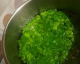 Foto langkah ke 2 dari resep Sayur Bening Daun Kelor.