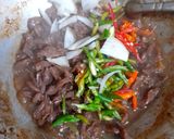 Foto langkah ke 4 dari resep Tumis daging sapi.