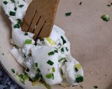 Foto del paso 1 de la receta: Arepas de cebollín rellenas de queso