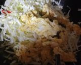 Foto langkah ke 3 dari resep Tumis kubis telor orak arik.