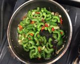 Foto langkah ke 4 dari resep Tumis pare no pahit.