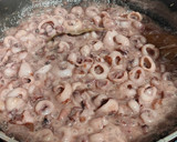Foto del paso 3 de la receta: 🦑Calamares con salsa de tomate 🍅🧅