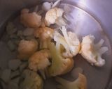 A picture of step 1 of Phulkopir Aloo Dalna.