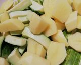 Foto del passaggio 2 della ricetta Zucchine e patate