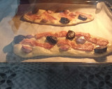 Foto del paso 3 de la receta: Torta salada de aceite con panceta butifarra y ajos