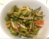 Foto langkah ke 4 dari resep Tumis pare teri pedas.