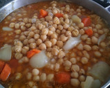 Foto del paso 5 de la receta: Merluza estofada con garbanzos