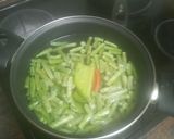 Foto del paso 4 de la receta: Pechuga de pollo adobada al ajillo a la plancha con menestra de verduras y papas cocidas