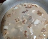 Foto langkah ke 1 dari resep Tumis daun singkong daging babi.