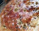 صورة لخطوة 2 من وصفة مملحات بحجم عائلي بعجينة سحرية وتحمرلك وجهك 🧀