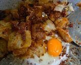Gambar langkah 3 resipi 29:8:26 - Roti canai goreng telur.
