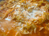 One pot Pasta - Fideos moñitos con pollo, champiñones y más 🍄