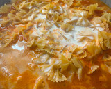 Foto del paso 3 de la receta: One pot Pasta - Fideos moñitos con pollo, champiñones y más 🍄