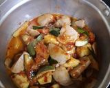 รูปขั้นตอนการทำที่ 2 ของ ผัดเผ็ดลูกชิ้นเนื้อ