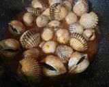 Foto langkah ke 2 dari resep Kerang Dara Saus Asam Manis.