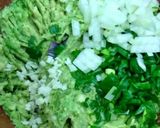 Foto del paso 6 de la receta: Brócoli en colchón de pollo, con papas en salsa de palta