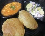 A picture of step 3 of Matar poori.
