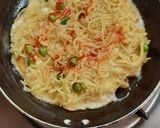 A picture of step 4 of Egg Maggi Pizza.