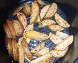 Foto langkah ke 6 dari resep Potato Wedges Air Fryer.