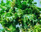 Hình bước làm 3 của món 🌱 Cải Xoăn Nướng Giòn (Chips Kale)