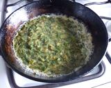 Foto del paso 9 de la receta: Tortilla de acelga rellena con queso