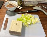 A picture of step 1 of Scallion Braised Tofu | 蔥燒豆腐.
