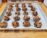 Foto langkah ke 9 dari resep Choco Chips-Cranberries Cookies Simple, Renyah dan Yummy.